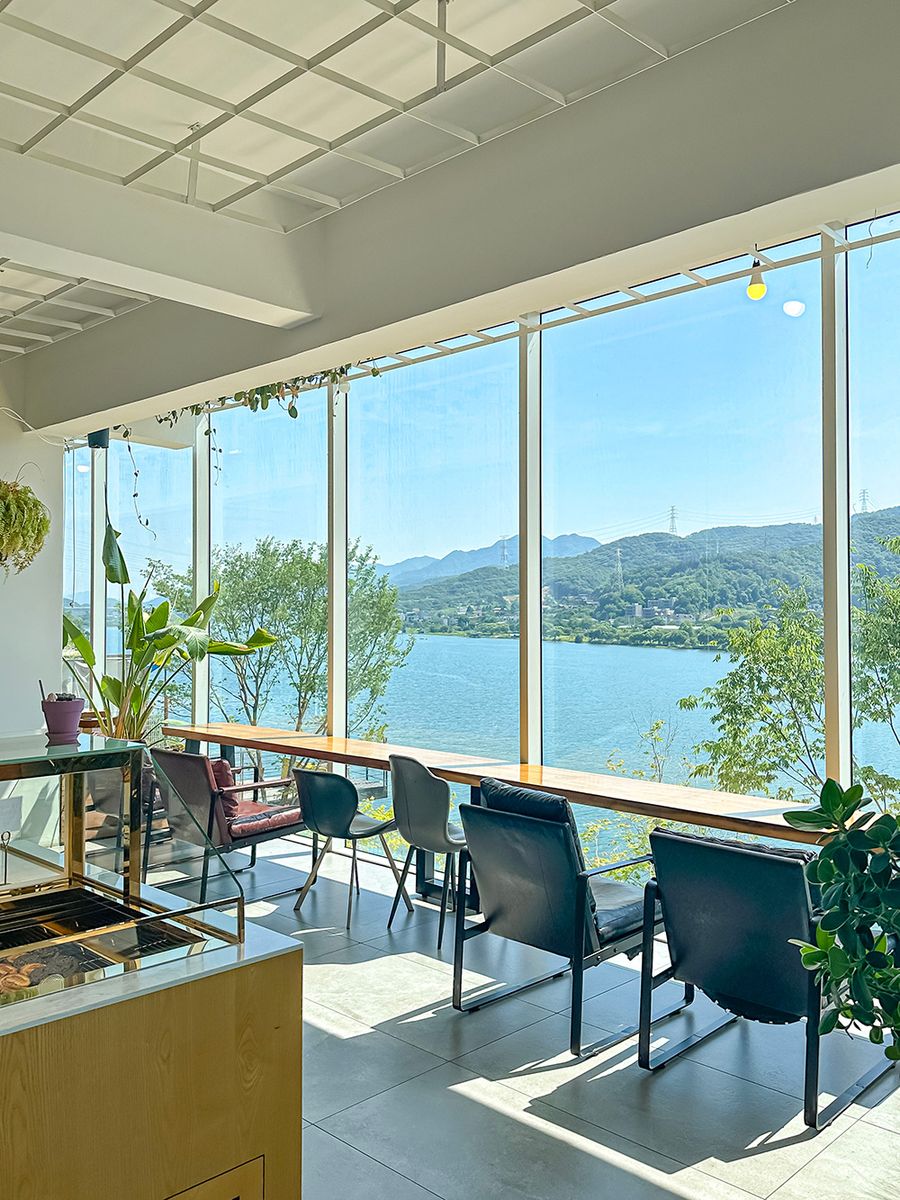 2F · 메인 카페 리버뷰