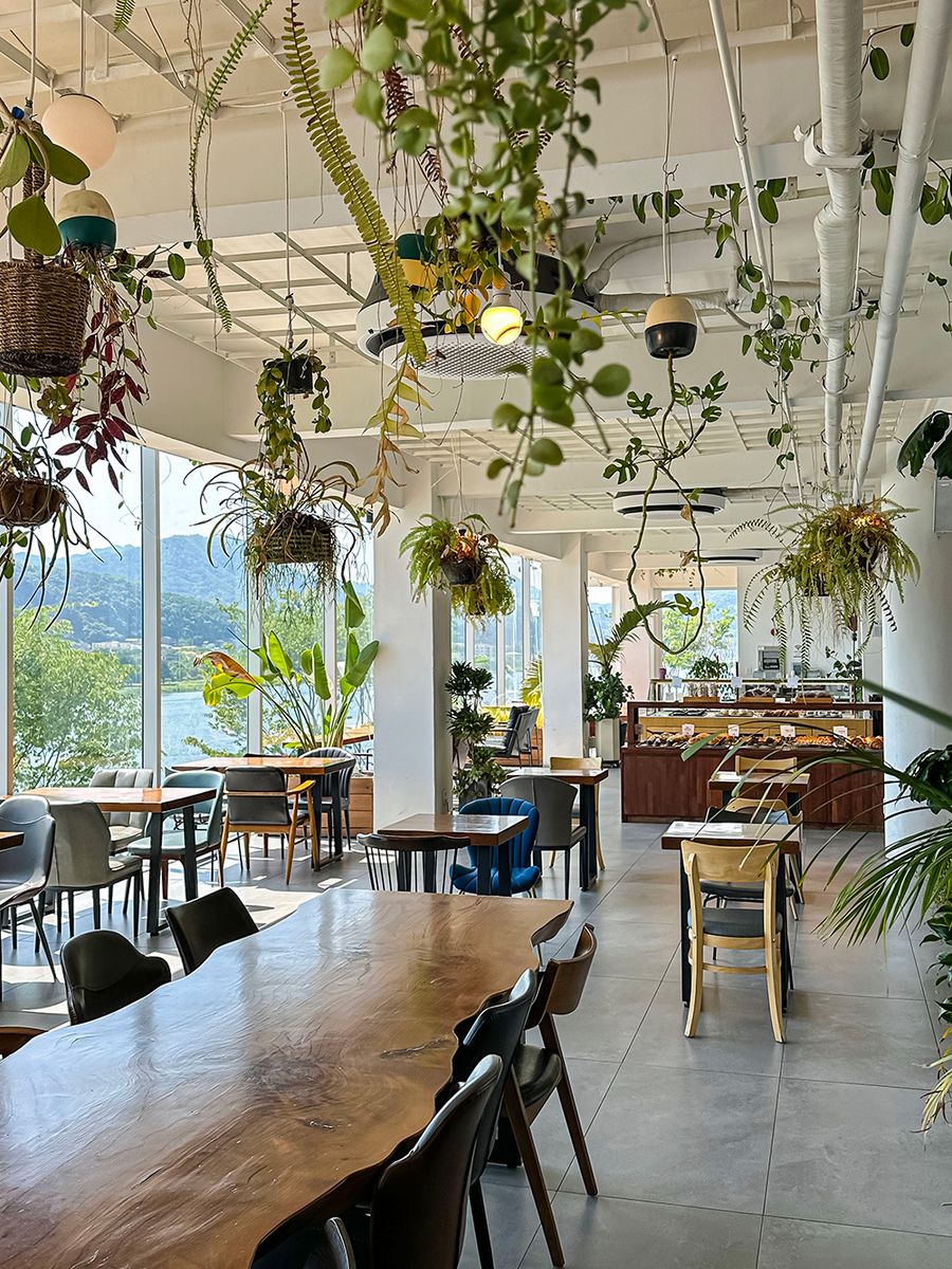 2F · 메인 카페 리버뷰